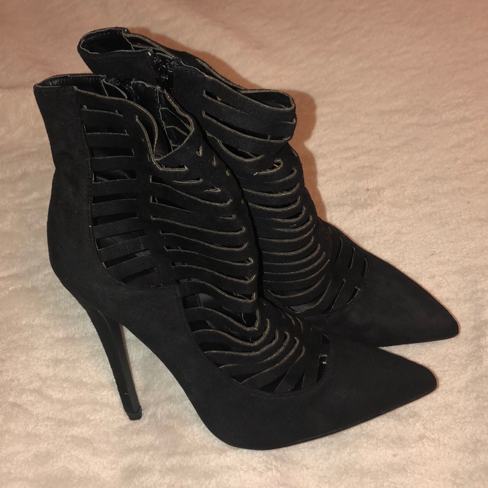 Black heeled boots